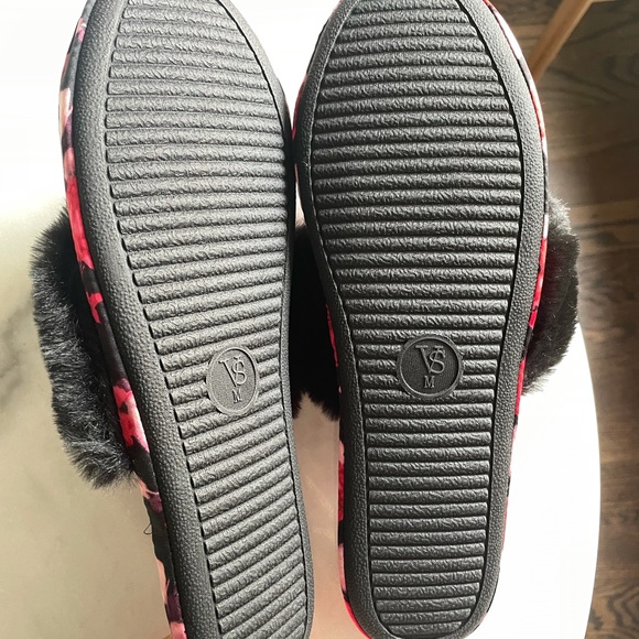 NWT Victoria Secret 🌹 Slippers (Medium Size 7-8) - Picture 4 of 6